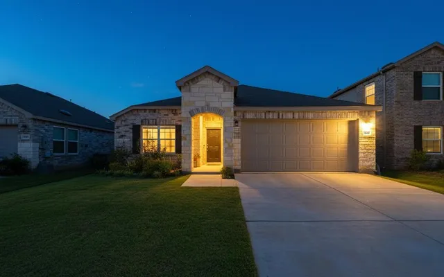 $2,450 | 1800 Village Creek Lane, Denton, TX 76208