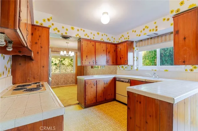 $899,998 | 6539 Ventura Canyon Avenue, Van Nuys, CA 91401