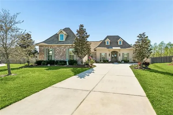 $775,000 | 809 Green Leaf Circle, Madisonville, LA 70447