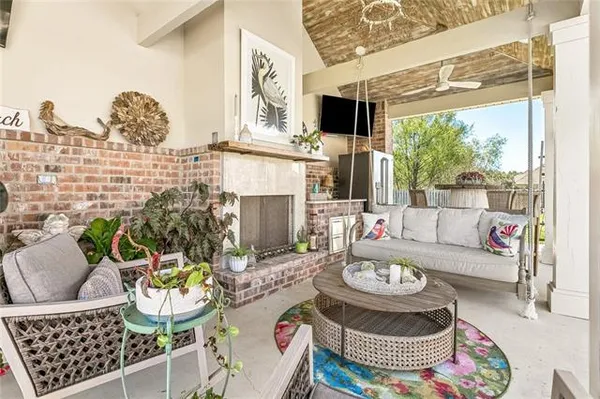 $775,000 | 809 Green Leaf Circle, Madisonville, LA 70447