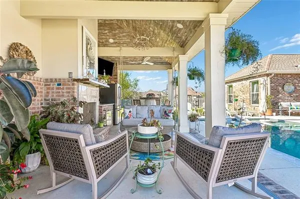 $775,000 | 809 Green Leaf Circle, Madisonville, LA 70447