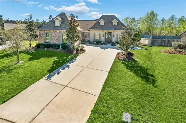 $775,000 | 809 Green Leaf Circle, Madisonville, LA 70447