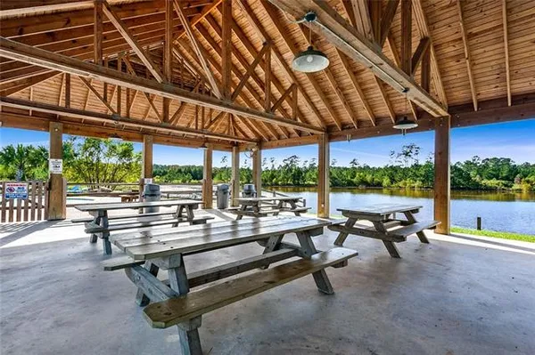 $775,000 | 809 Green Leaf Circle, Madisonville, LA 70447
