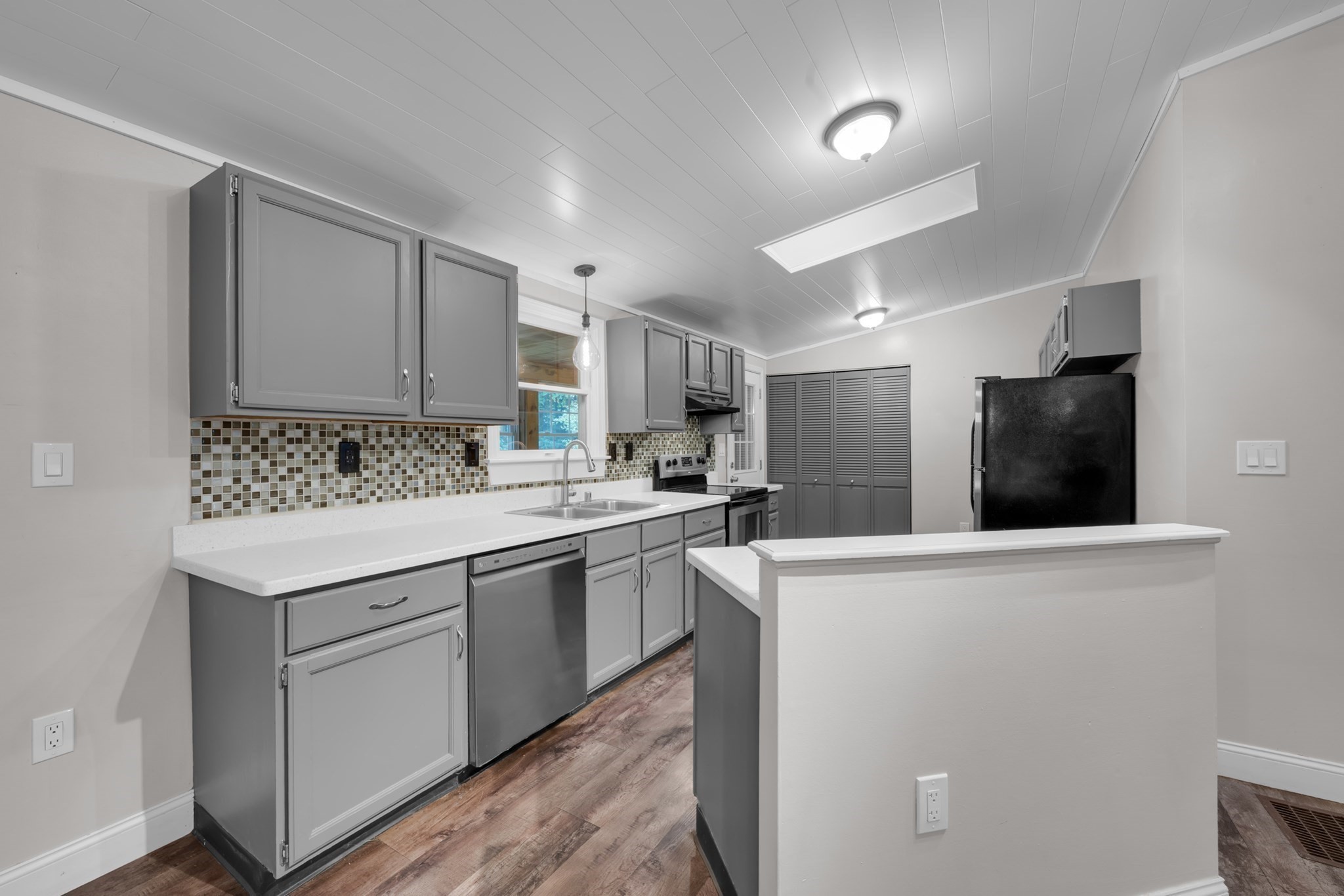 139 Podunk Road Sturbridge, MA 01566 - Photo 7 of 34 Gallery Image 7