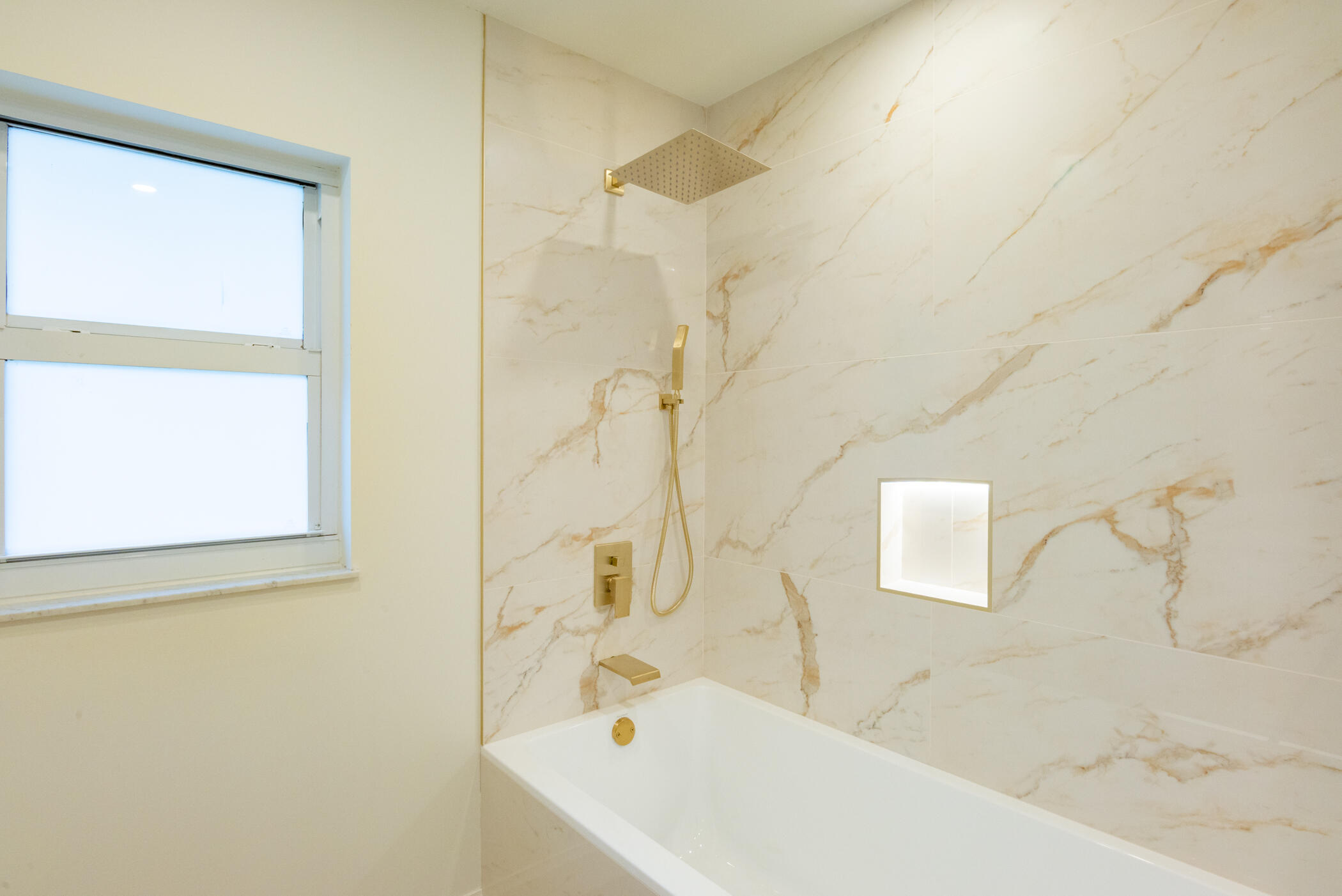 3984 Southeast Fairway East Stuart, FL 34997 - Photo 31 of 40 2nd Bathroom