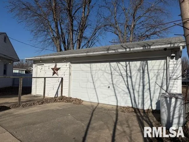 $75,000 | 157 Edwards Avenue, Galesburg, IL 61401