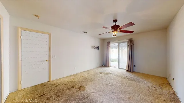 a view of empty room with a ceiling fan