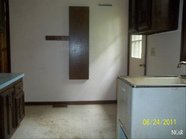 300 East Substation Road Temperance, MI 48182 - Photo 6 of 10 20017167-5.JPG