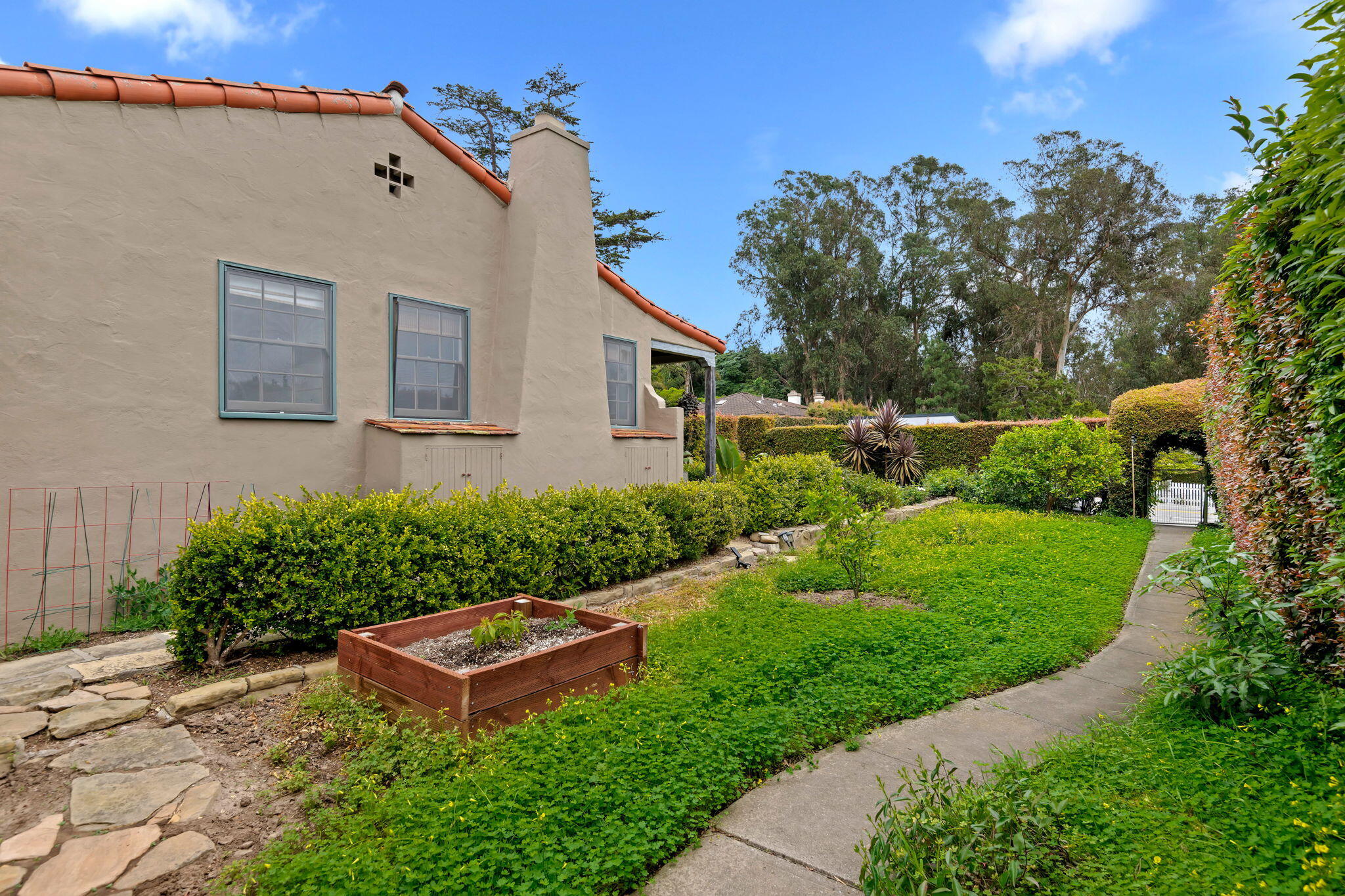 179 Hermosillo Road Santa Barbara, CA 93108 - Photo 46 of 70 20-Front Yard
