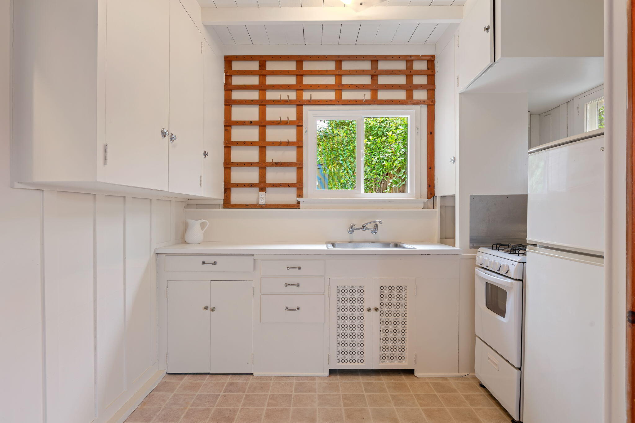 179 Hermosillo Road Santa Barbara, CA 93108 - Photo 53 of 64 35-Studio - Kitchen