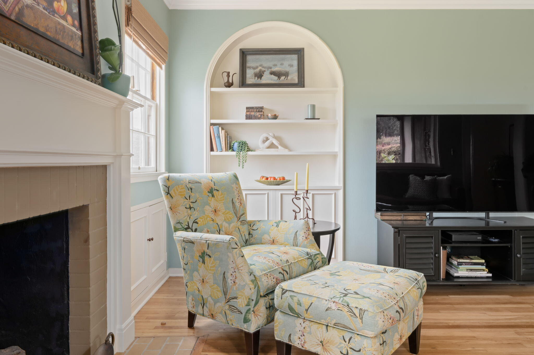 179 Hermosillo Road Santa Barbara, CA 93108 - Photo 7 of 64 09-Living Room