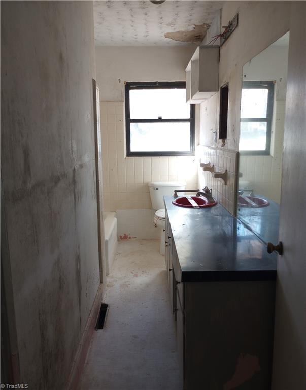 708 Rockspring Road High Point, NC 27262 - Photo 5 of 16