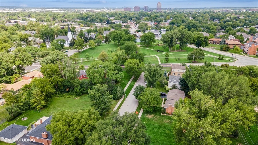 322 South Elm Street Itasca, IL 60143 - Photo 7 of 10 an aerial view of residential house with outdoor space and trees all around