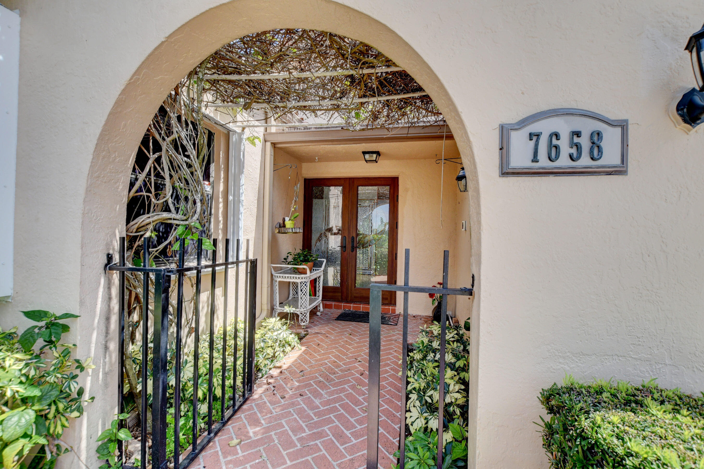 7658 Solimar Circle Boca Raton, FL 33433 - Photo 4 of 49 EBF_1778And4more