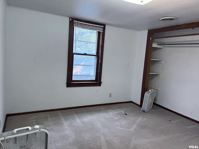 $54,900 | 105 South Forest Avenue, Unit 4, Carbondale, IL 62901