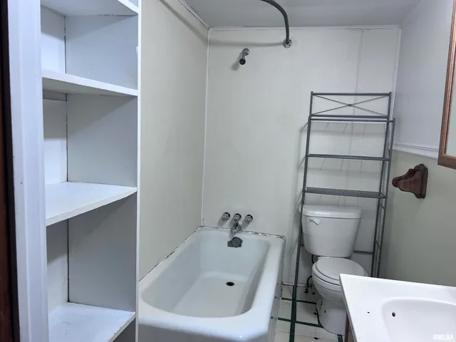 $54,900 | 105 South Forest Avenue, Unit 4, Carbondale, IL 62901