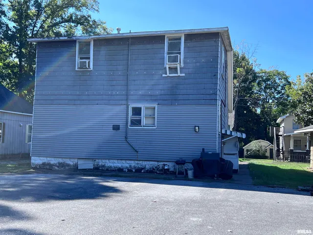 $54,900 | 105 South Forest Avenue, Unit 4, Carbondale, IL 62901