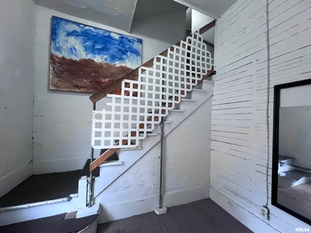 $54,900 | 105 South Forest Avenue, Unit 4, Carbondale, IL 62901