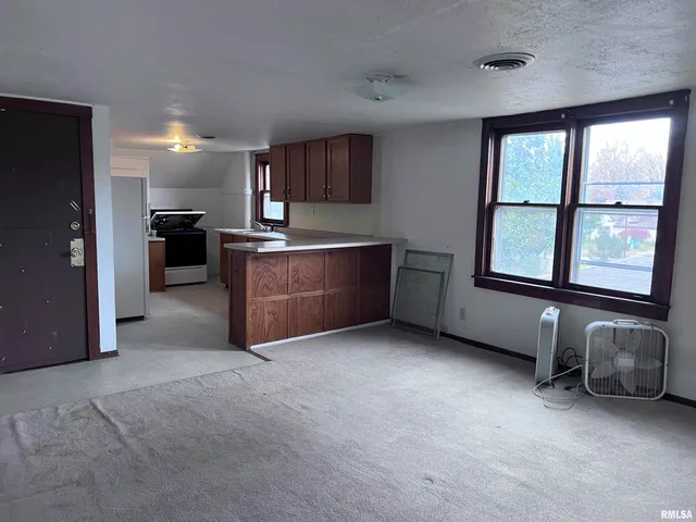 $54,900 | 105 South Forest Avenue, Unit 4, Carbondale, IL 62901