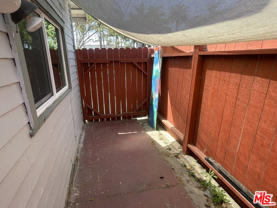 351 Temple Avenue, Unit E Long Beach, CA 90814 - Photo 16 of 22 a view of a back yard of the house