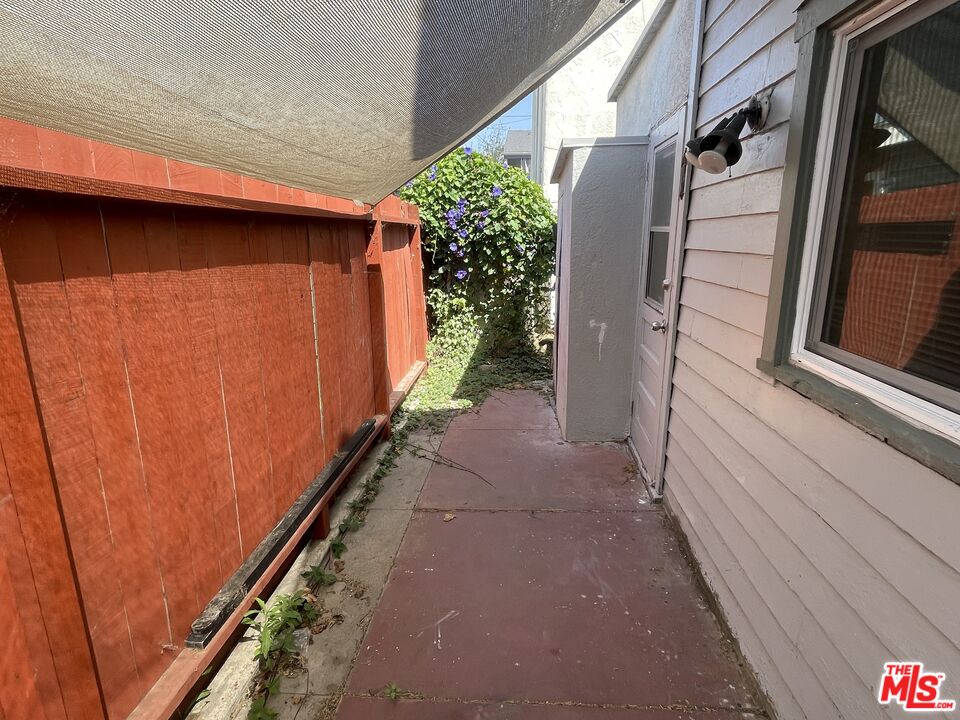 351 Temple Avenue, Unit E Long Beach, CA 90814 - Photo 17 of 22 a view of balcony