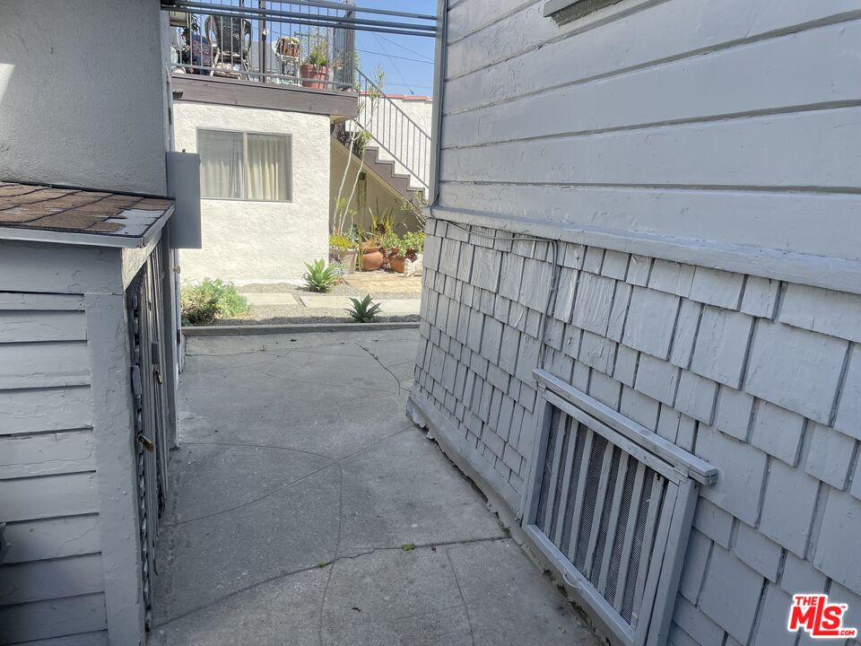 351 Temple Avenue, Unit E Long Beach, CA 90814 - Photo 20 of 22 a view of a porch
