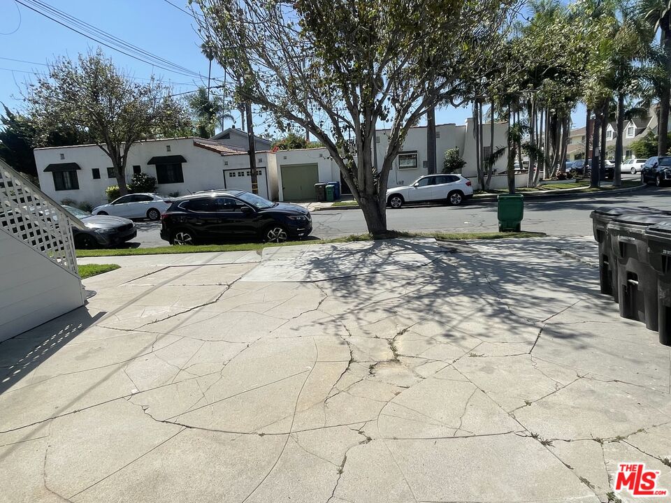 351 Temple Avenue, Unit E Long Beach, CA 90814 - Photo 3 of 22 a view of a yard with a tree