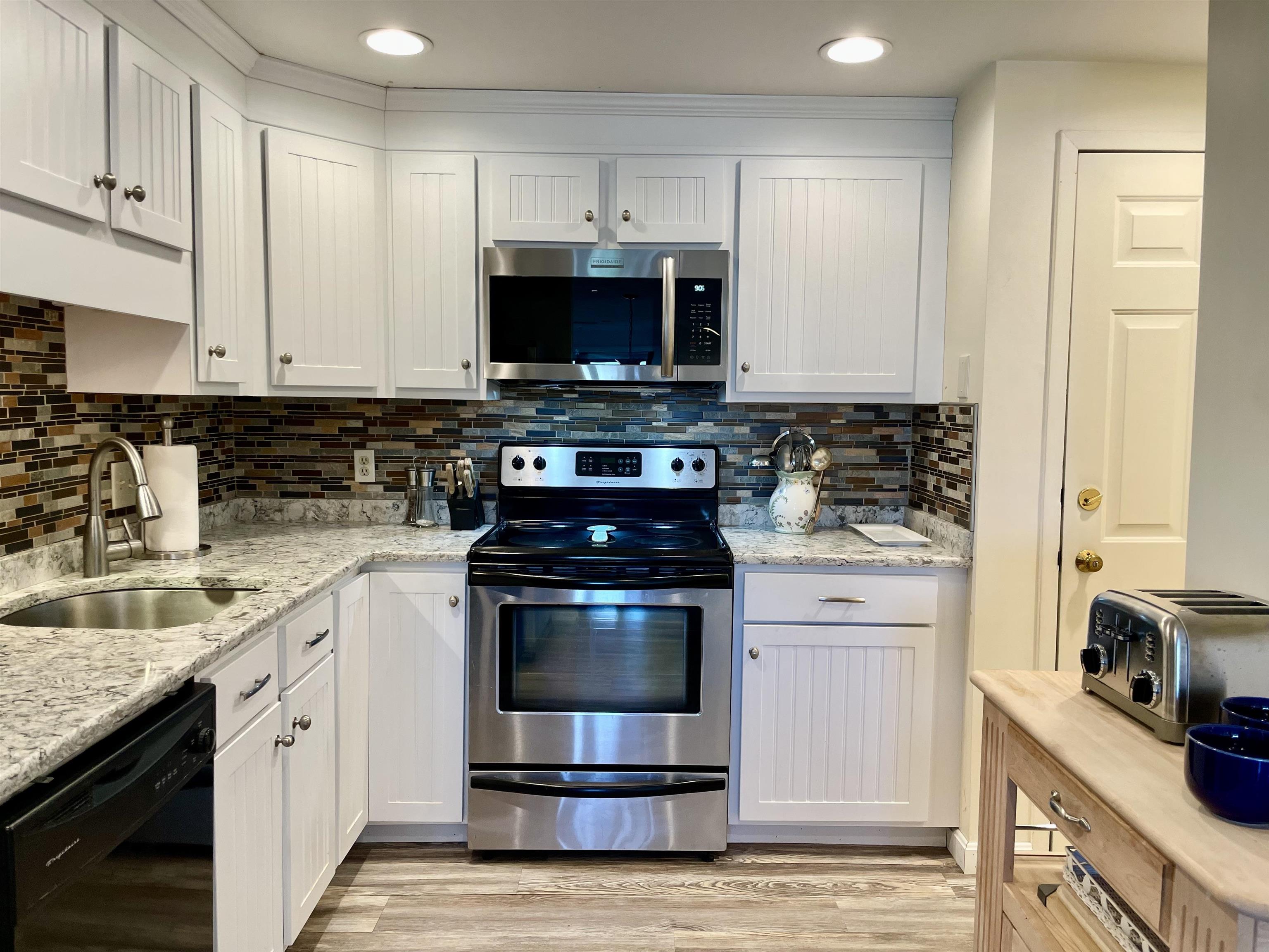 975 Ocean Boulevard, Unit #1 Hampton, NH 03842 - Photo 4 of 24