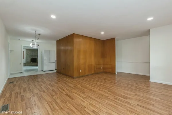 $2,400 | 121 Belmont Court, Michigan City, IN 46360