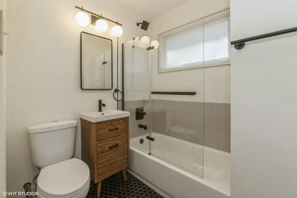 $2,400 | 121 Belmont Court, Michigan City, IN 46360