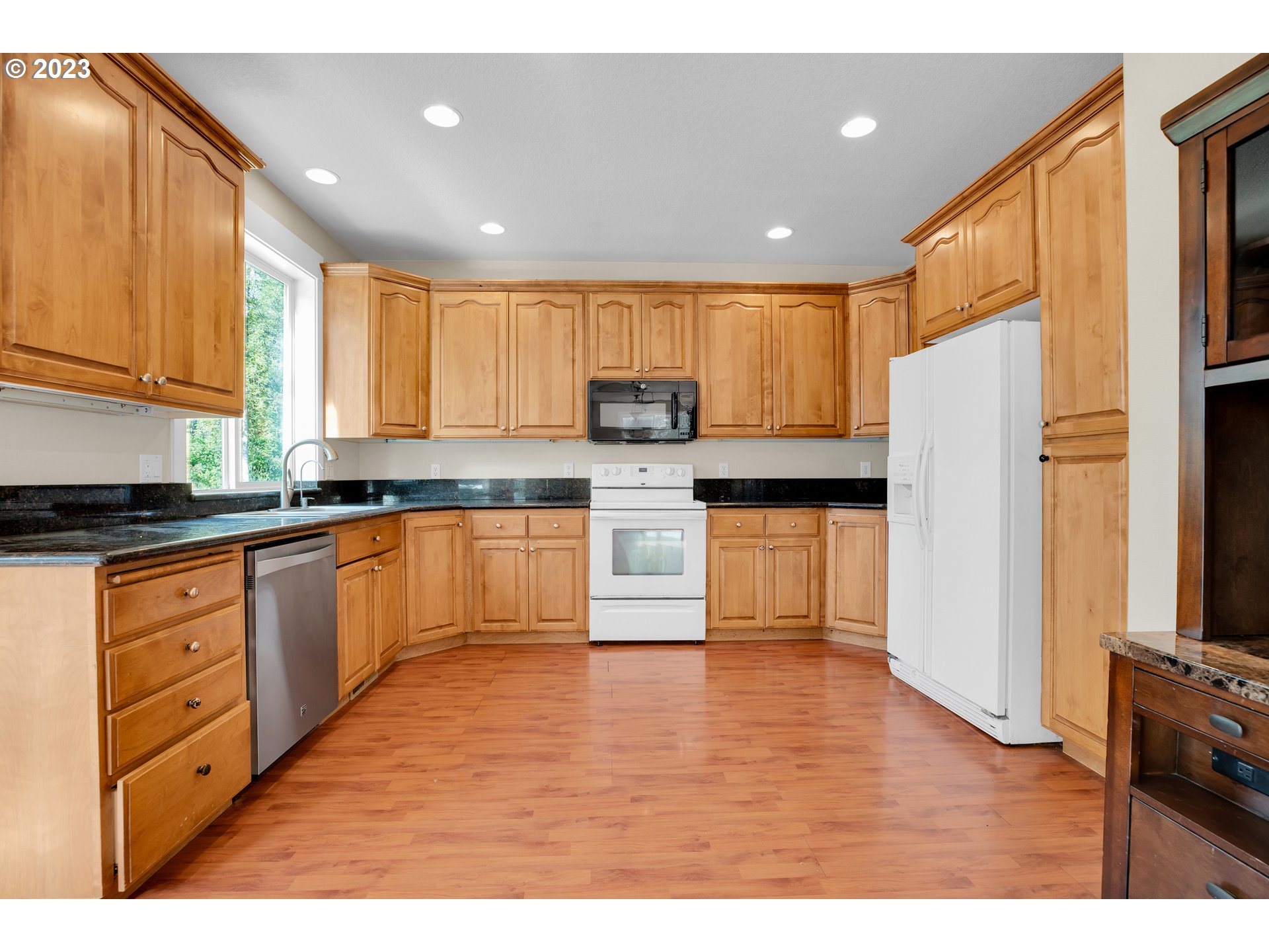 17621 South Palmer Road Oregon City, OR 97045 - Photo 16 of 48 Gallery Image 16