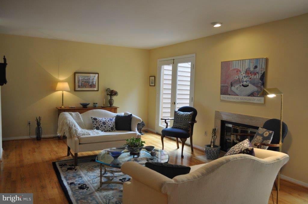 5565 Suffield Court Columbia, MD 21044 - Photo 11 of 30 a living room with furniture and wooden floor
