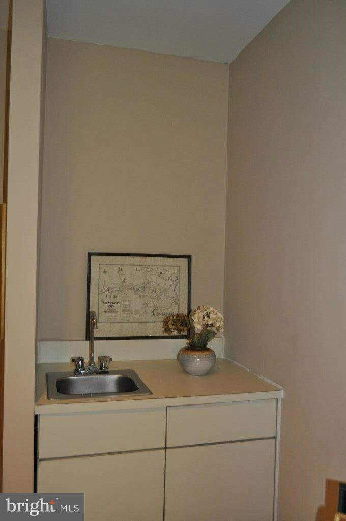 5565 Suffield Court Columbia, MD 21044 - Photo 20 of 30 a bathroom with a sink and a mirror