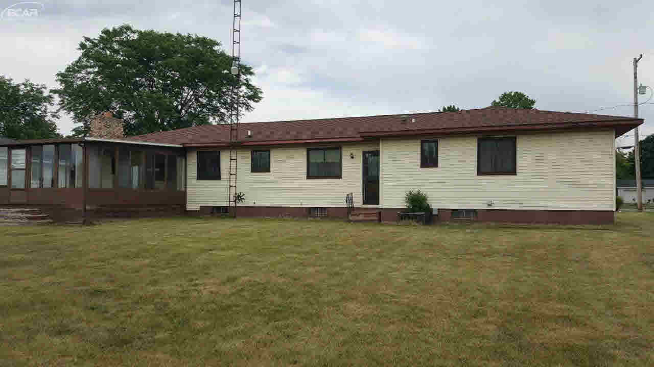 7025 North Bray Road Mount Morris, MI 48458 - Photo 27 of 29 21173074-26.JPG