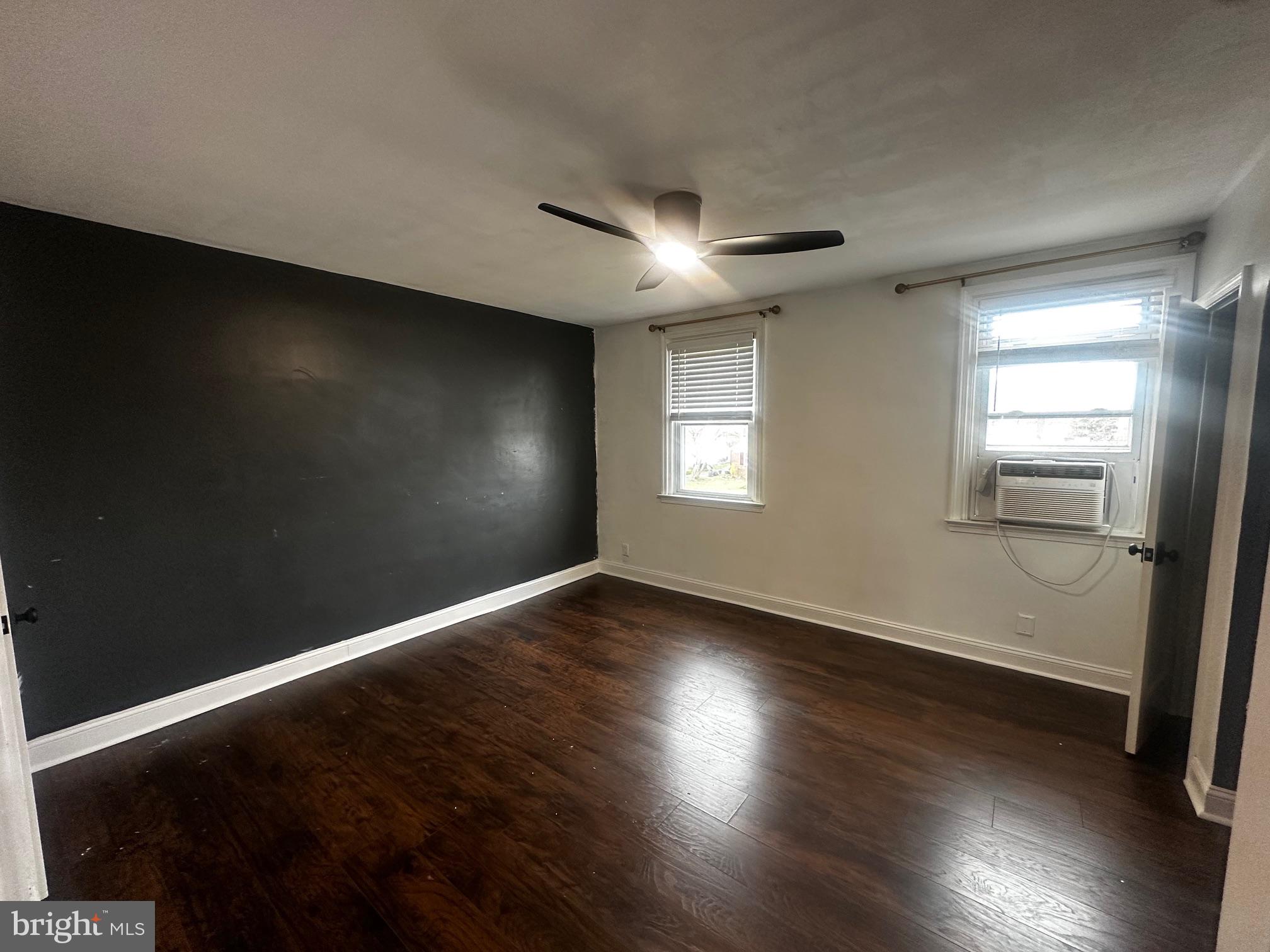 3050 Willits Road Philadelphia, PA 19136 - Photo 11 of 22 Spacious room with modern accents.