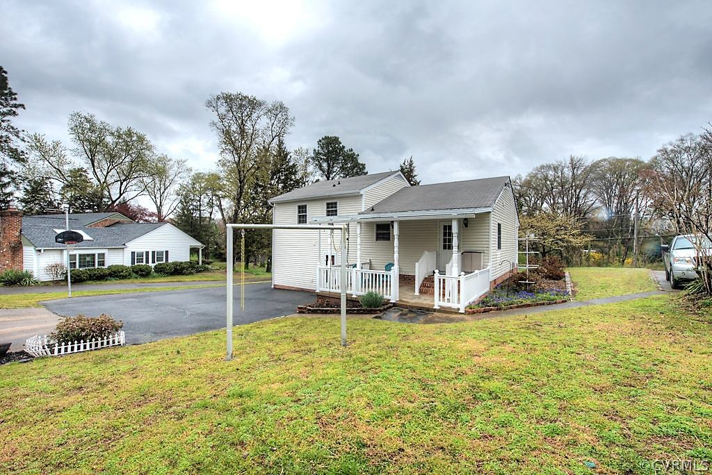 8306 Woodman Road Henrico, VA 23228 - Photo 44 of 48 Covered porch!