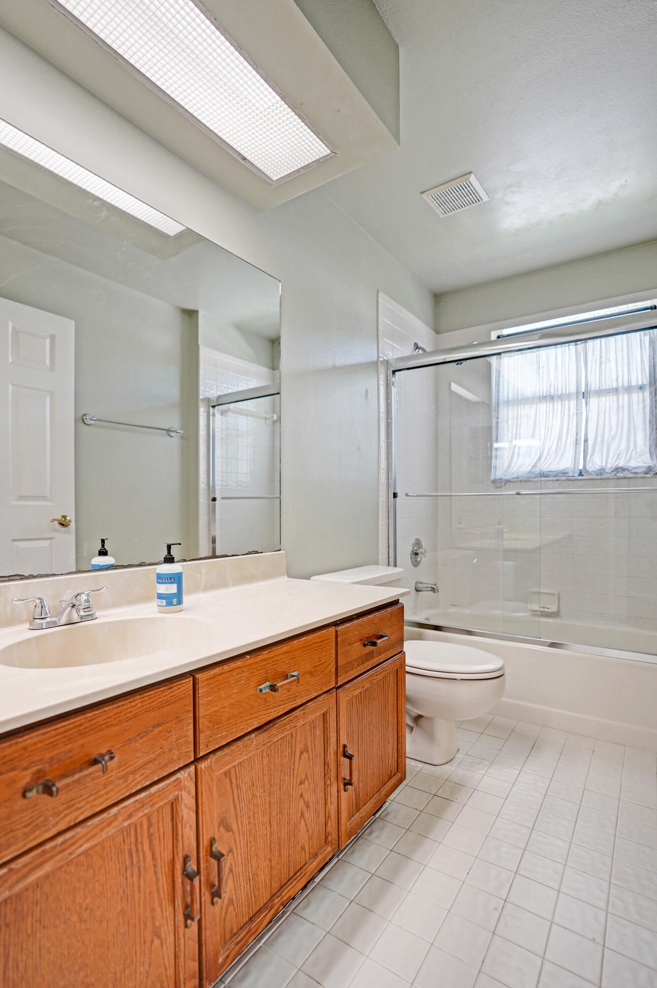 10732 Sea Cliff Circle Boca Raton, FL 33498 - Photo 20 of 31 Guest bath