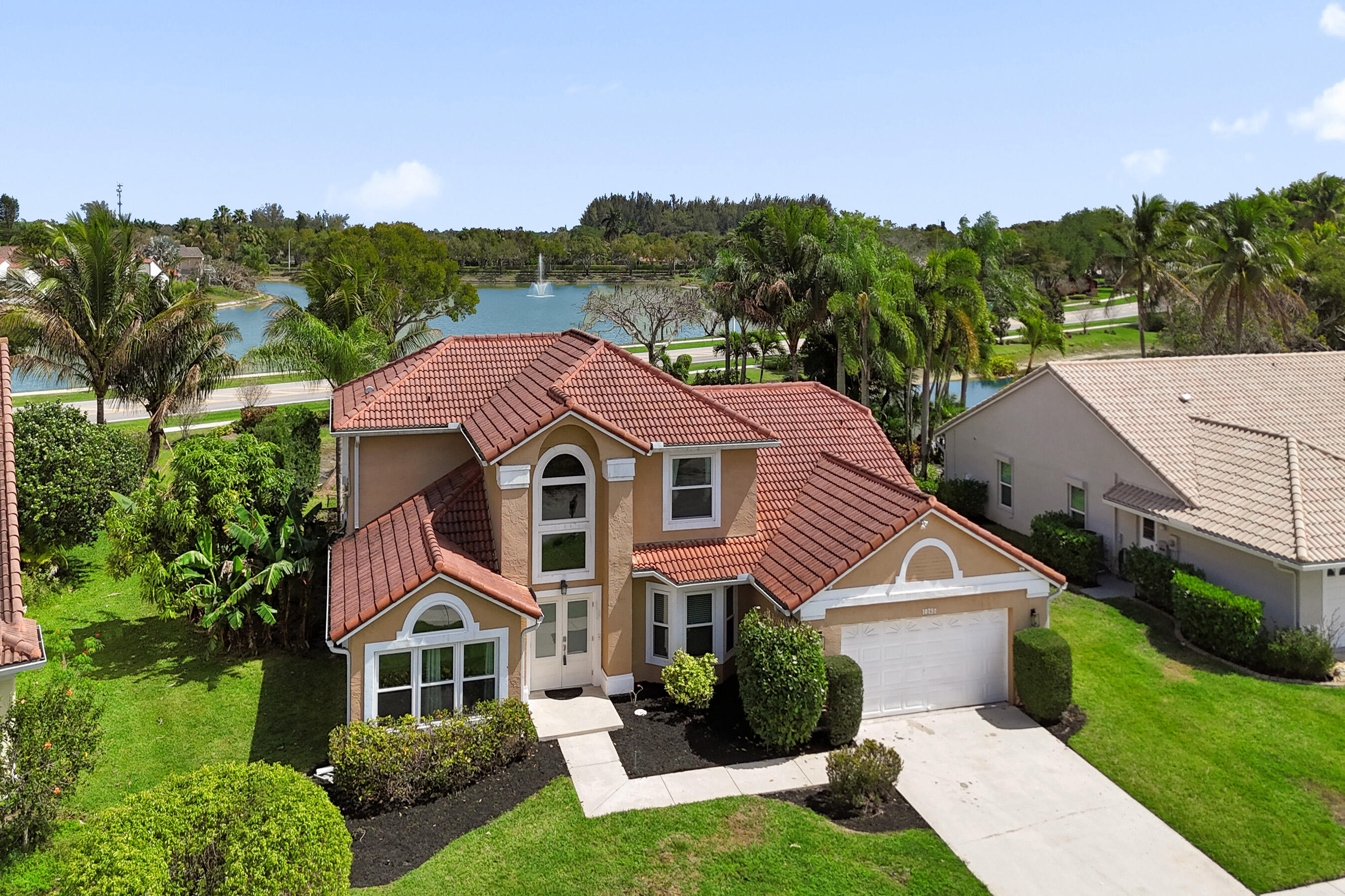 10732 Sea Cliff Circle Boca Raton, FL 33498 - Photo 2 of 31 Lakefront Pool Resident