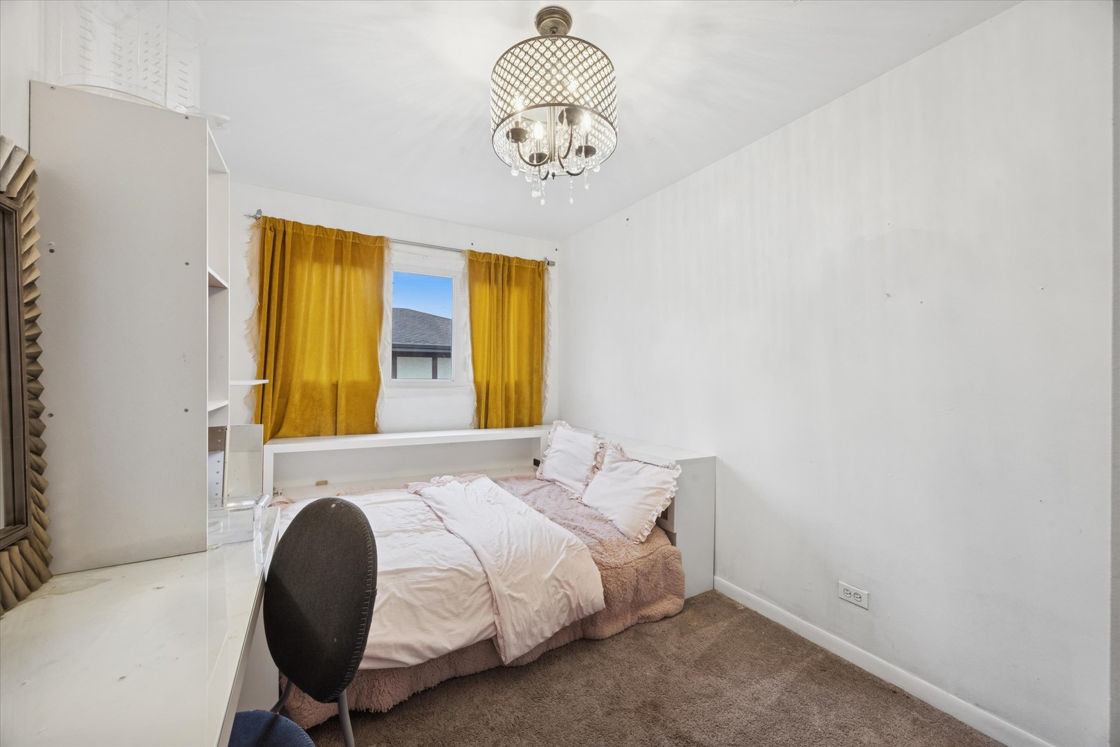 365 61st Street Willowbrook, IL 60527 - Photo 6 of 18 a bedroom with a bed and window