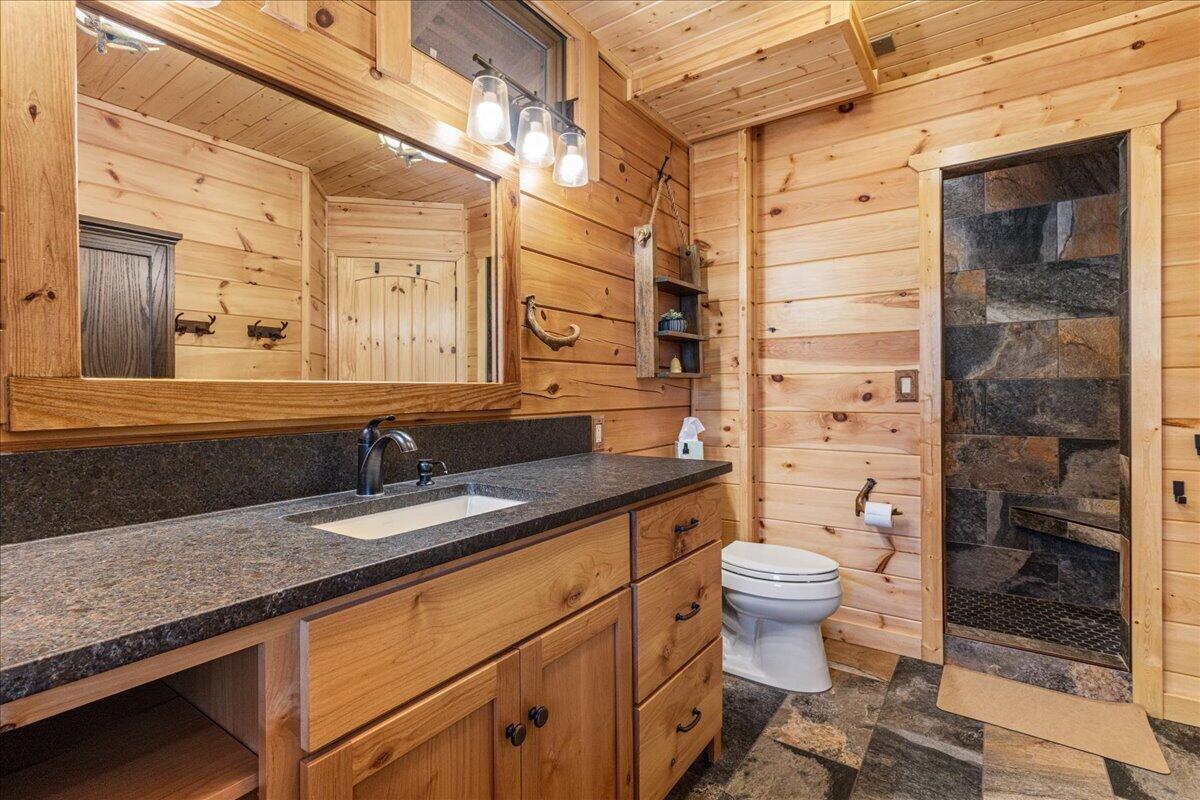 205 Holder Cemetery Road Tellico Plains, TN 37385 - Photo 13 of 43 Main level Bath 1