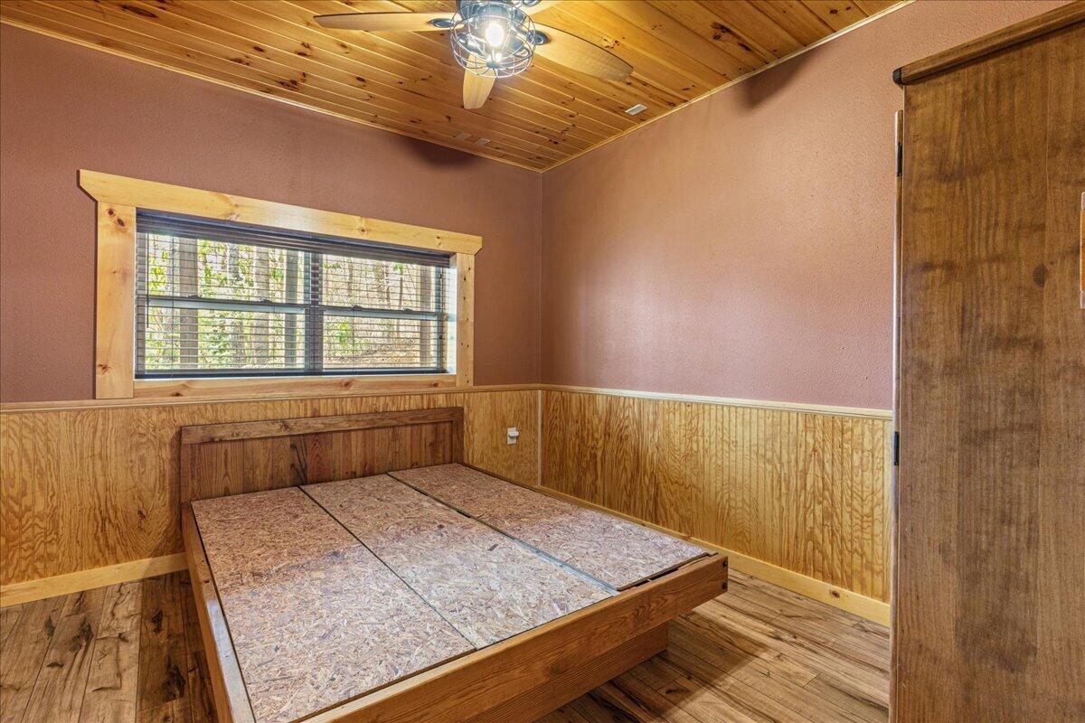 205 Holder Cemetery Road Tellico Plains, TN 37385 - Photo 24 of 43 Basement Bedroom