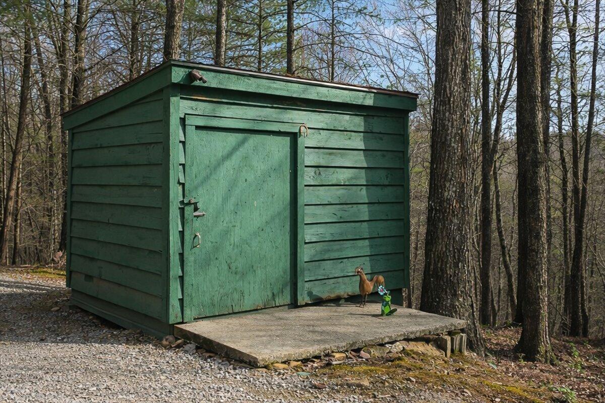 205 Holder Cemetery Road Tellico Plains, TN 37385 - Photo 35 of 43 Shed