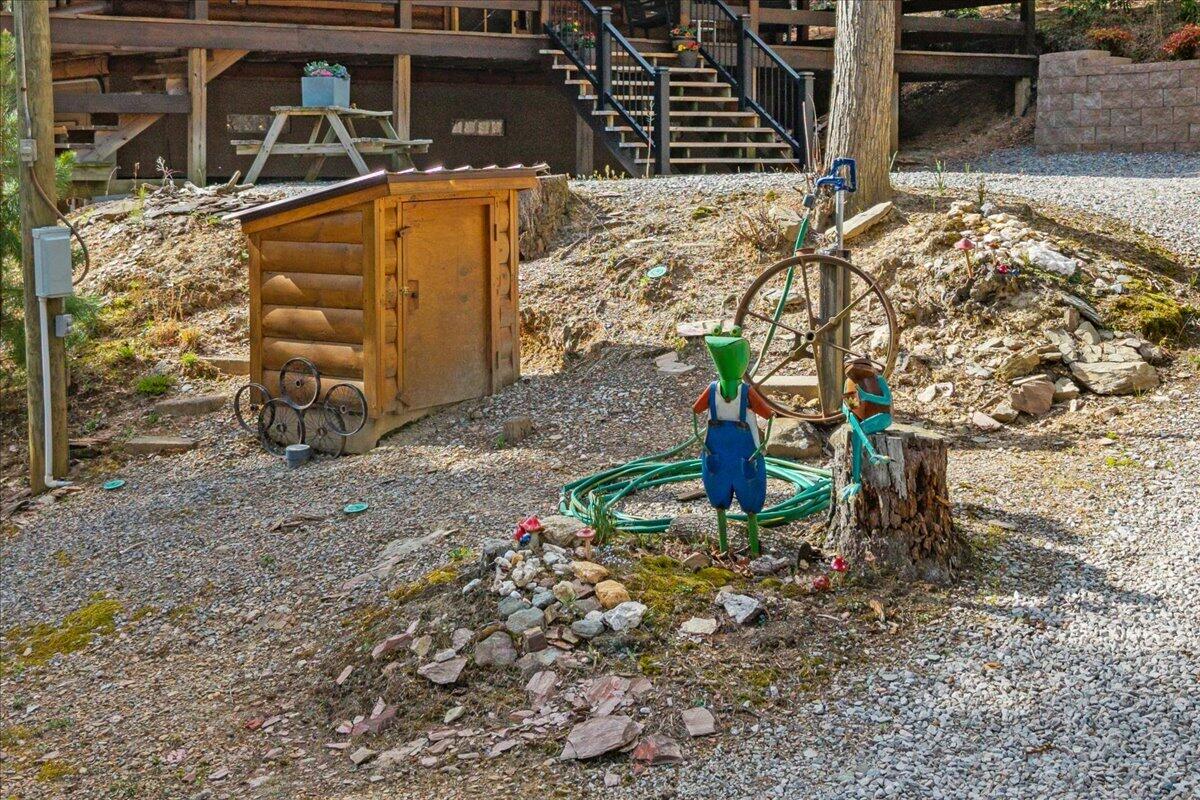 205 Holder Cemetery Road Tellico Plains, TN 37385 - Photo 36 of 43 Well house