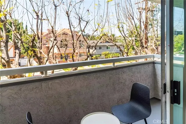$3,200 | 4406 Cahuenga Boulevard, Unit 209, Toluca Lake, CA 91602