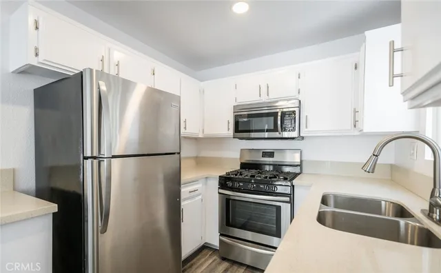 $3,200 | 4406 Cahuenga Boulevard, Unit 209, Toluca Lake, CA 91602