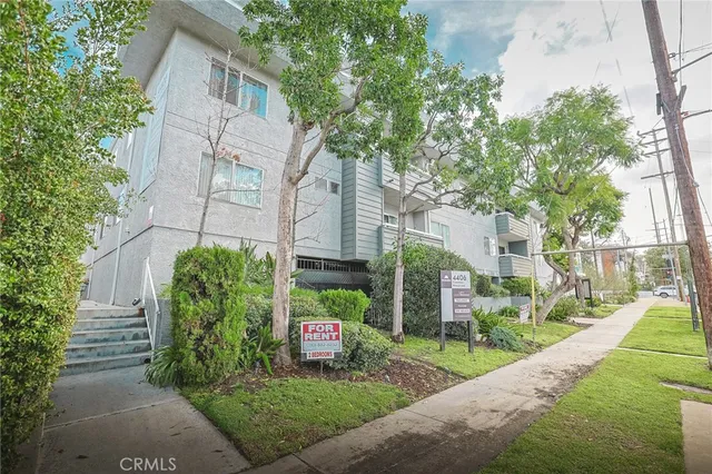 $3,200 | 4406 Cahuenga Boulevard, Unit 209, Toluca Lake, CA 91602