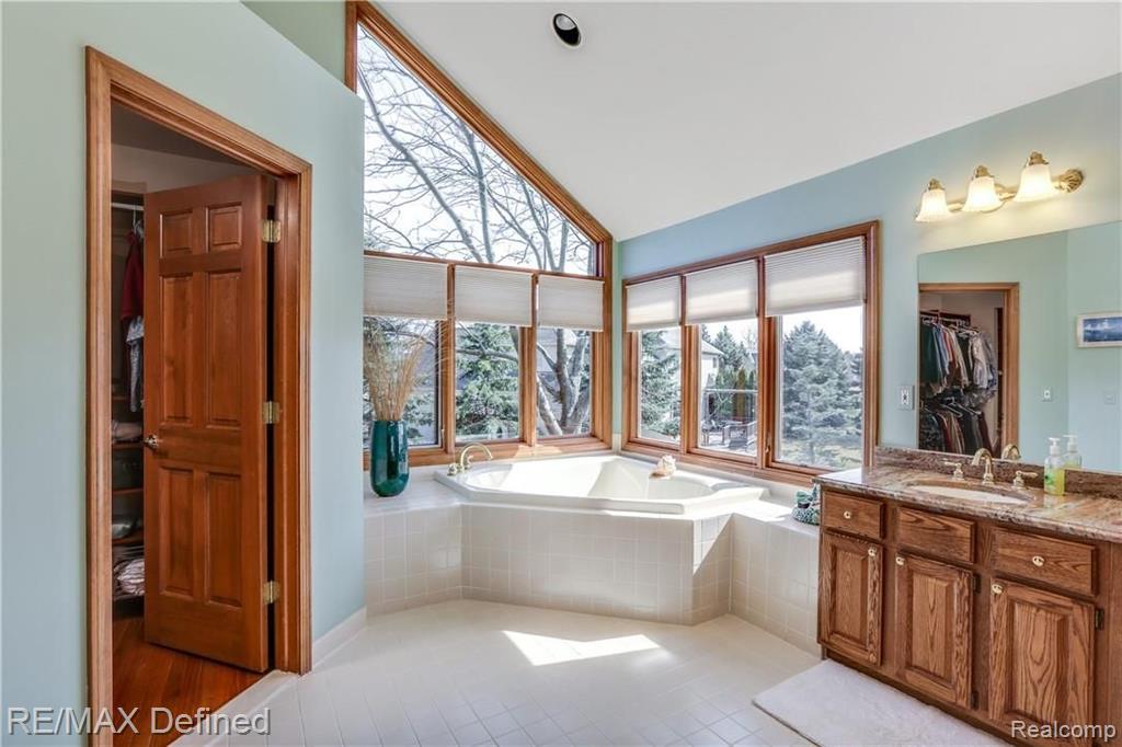 4140 Ridge Side Drive Rochester, MI 48306 - Photo 4 of 42