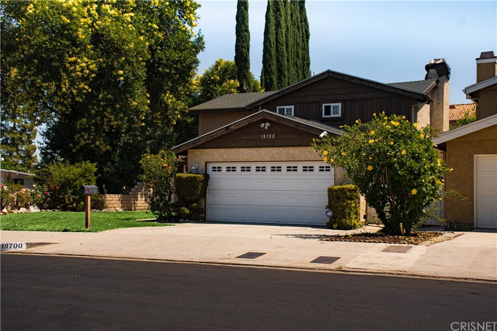 19700 Blythe Street Winnetka, CA 91306 - Photo 2 of 24