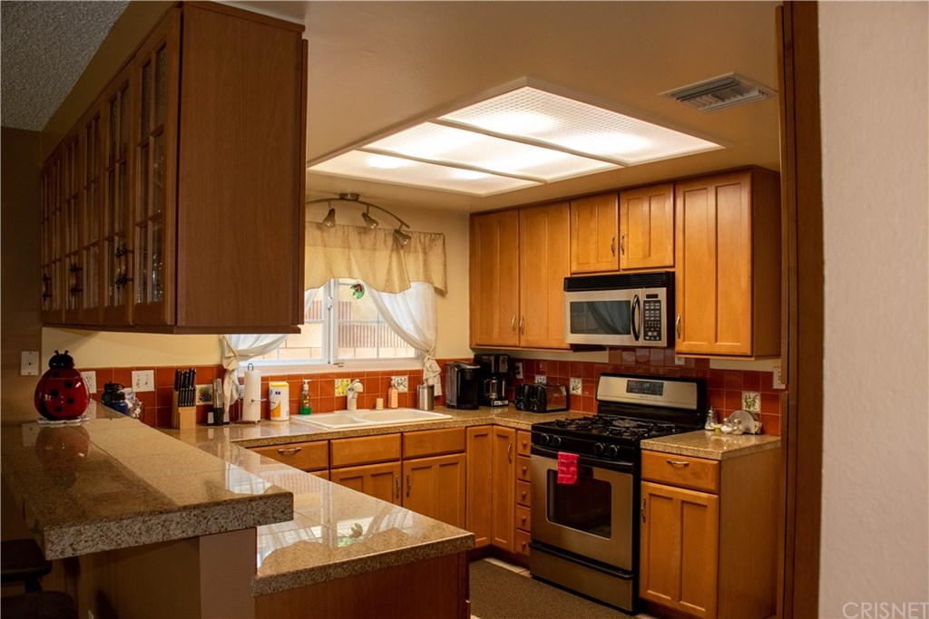 19700 Blythe Street Winnetka, CA 91306 - Photo 11 of 24