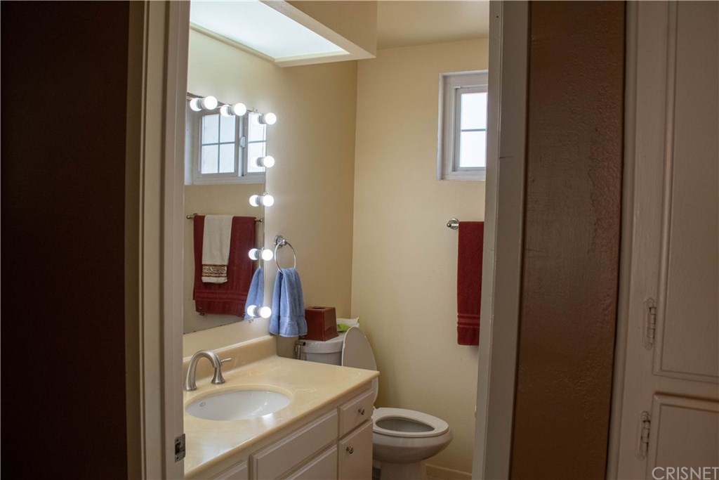 19700 Blythe Street Winnetka, CA 91306 - Photo 13 of 24